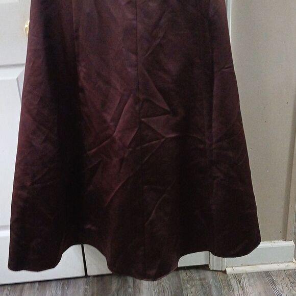 David's Bridal Brown Satin Gown with Side Drape and Brooch Sz 8 Style 8567 EUC - Picture 8 of 12